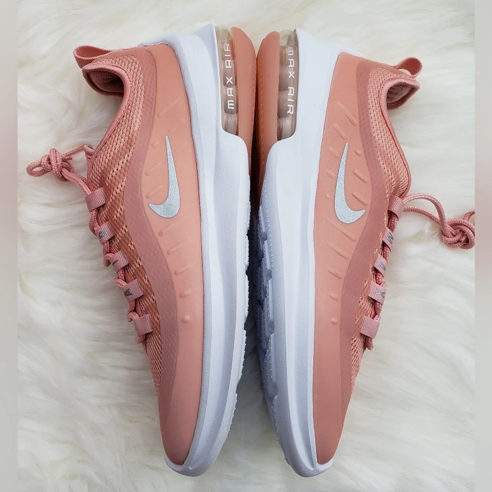 Nike Women's Air Max Axis Prem